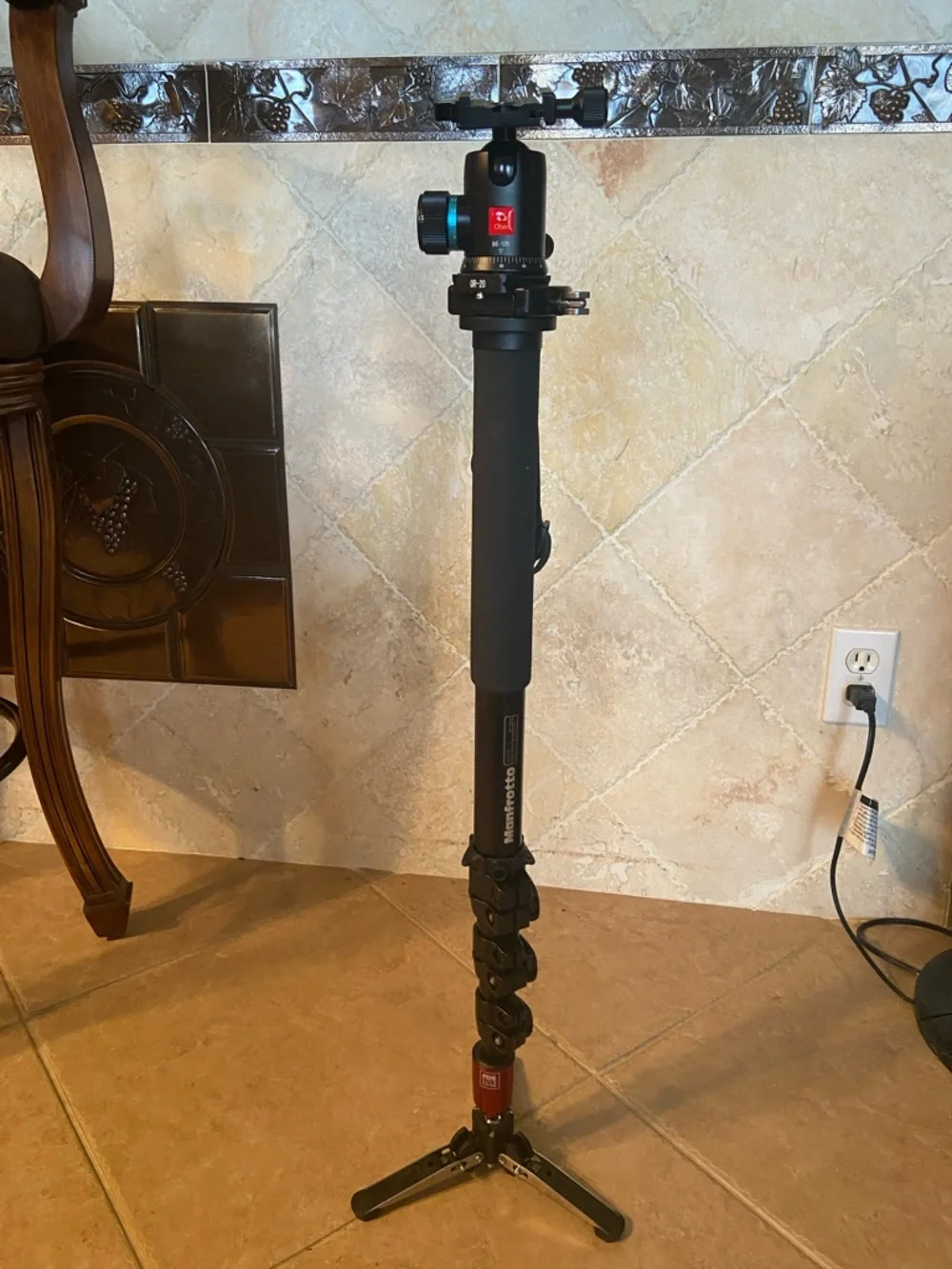 Manfrotto 562B-1 video camera monopod & oben BE-126 ball head Camera Tripod